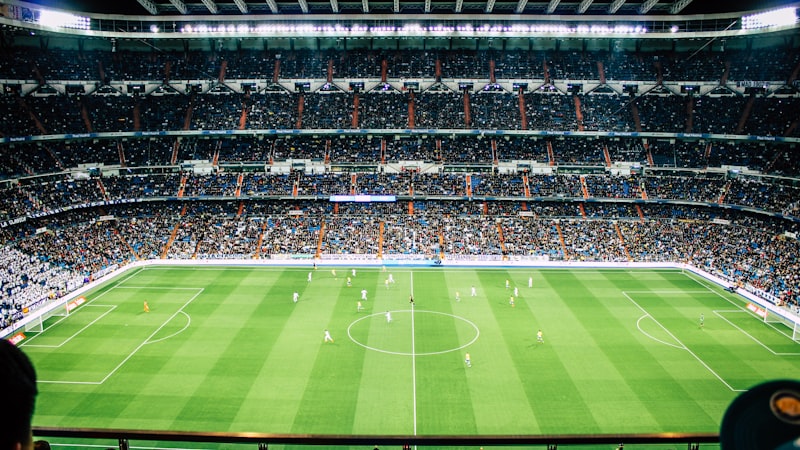 足球比赛精彩进球集锦 - 球员倒钩射门瞬间